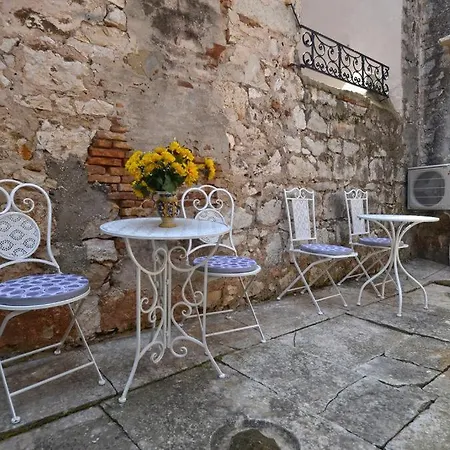 La Maison De Catherine Affittacamere Rovigno